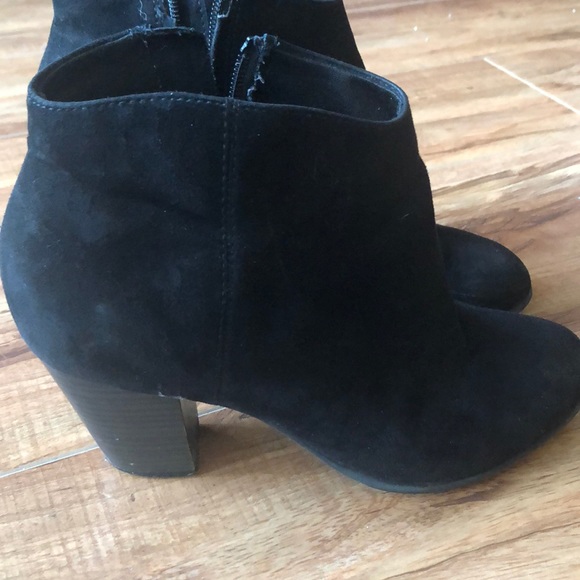 Old Navy Black Heeled Booties. Size 9. Faux Suede. - Picture 2 of 3